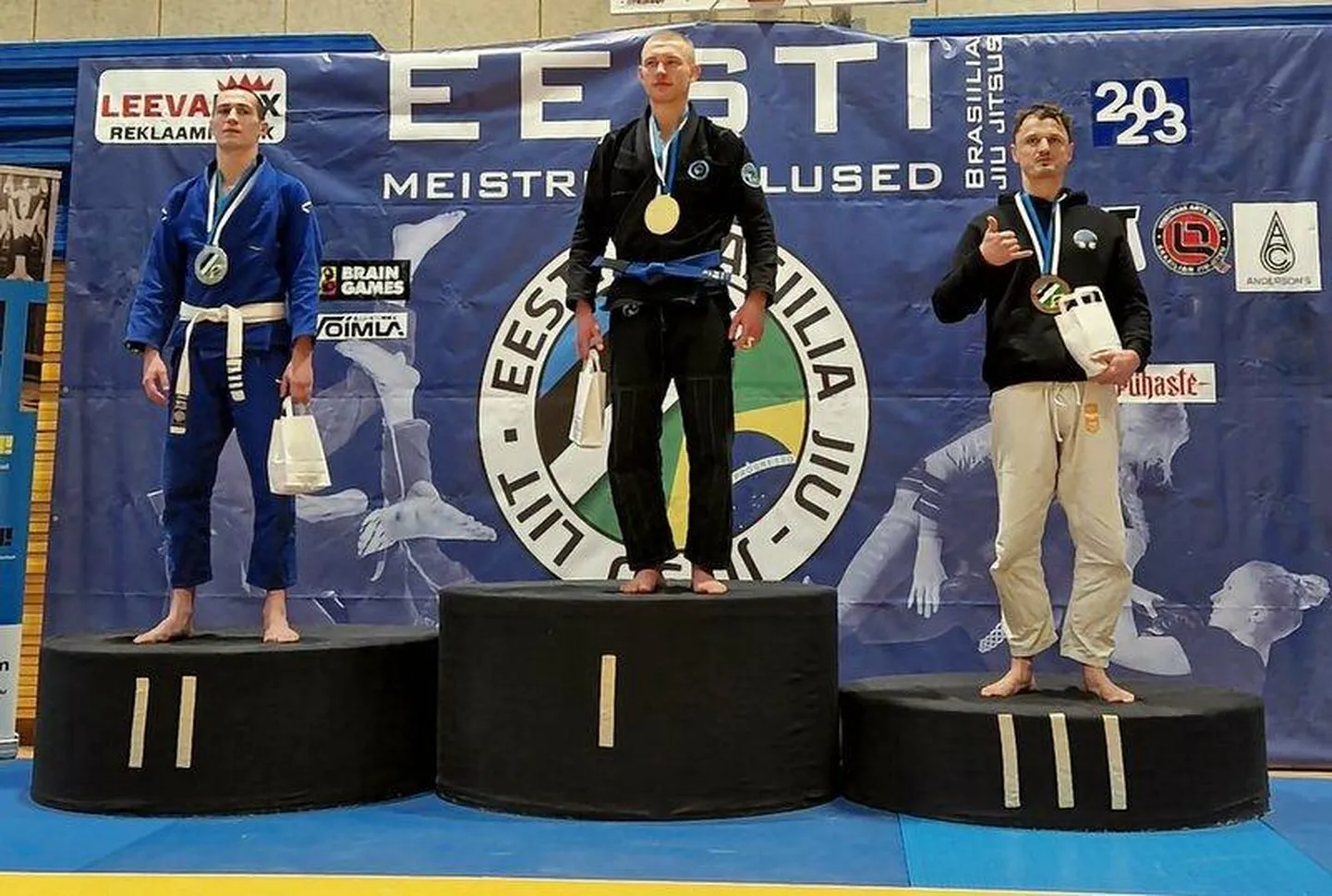 Simon Sülla (keskel) teenis meistrikulla ja kaks eriauhinda.
