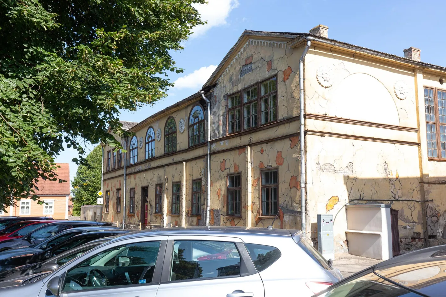 Viljandi kesklinnas asuv kinnistu Linnu tänav 4/4a ootab omanikku ehk juriidilisemas keeles öeldult on kavas seada hoonestusõigus.