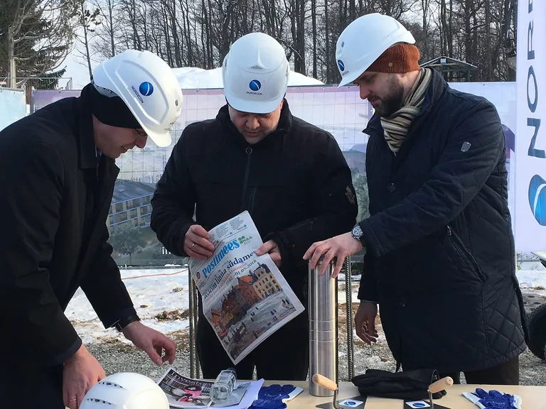 Свежий номер Postimees тоже попал в число артефактов для потомков.