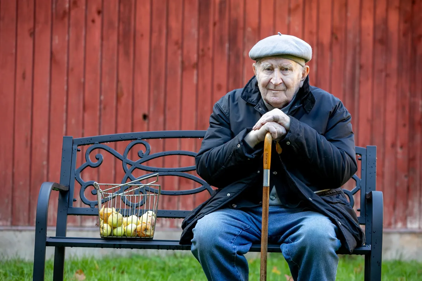 Manivald Müüripeal on oma kodu­vallas ja maakonnas tuntud kui koduloouurija ja kirjamees.