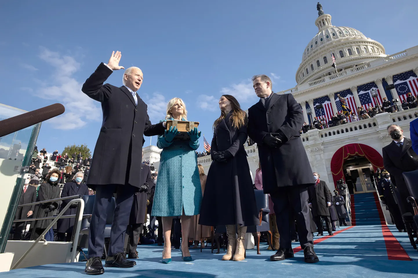 HEAD AJAD: Bidenite pere jaanuaris 2021, kui pereisa andis ametivande. Paremalt:
 Hunter Biden, tema õde Ashley Biden, USA esimene leedi Jill Biden ja president Joe Biden.