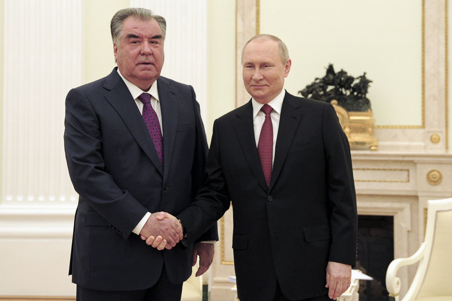 Президент Таджикистана с 1994 года Эмомали Рахмон и Путин в Кремле, Москва, май 2022 года.