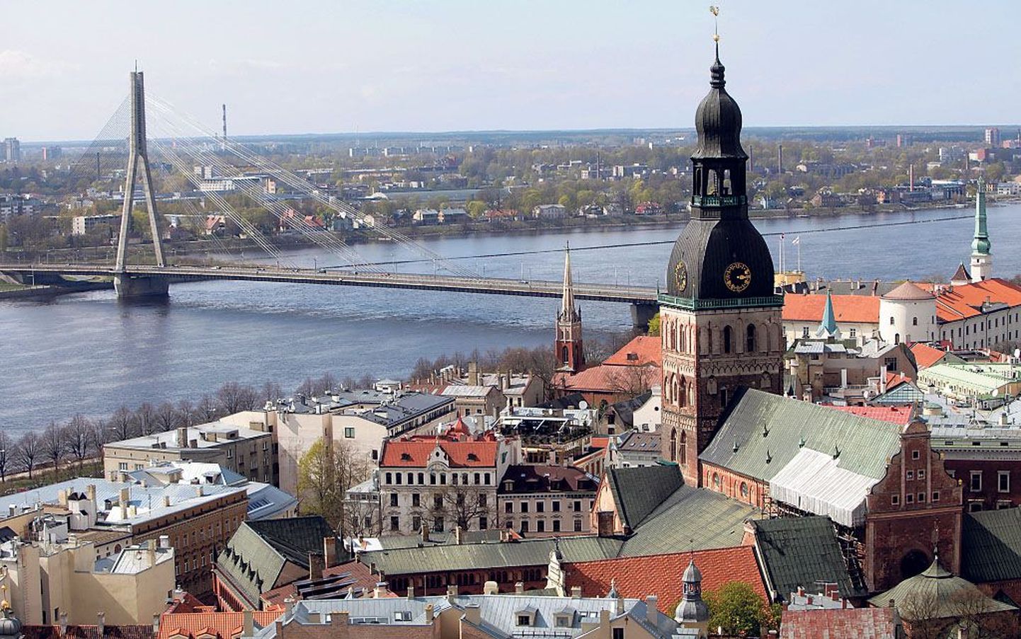 Lätil veab: 2014. aastal on Riia Euroopa kultuuripealinn ning 2015. aastal võtavad meie lõunanaabrid pooleks aastaks üle Euroopa Liidu juhtimise. Mõlemal aastal peaks ajakirjandusel jaguma tähelepanu lätlaste tegemistele.