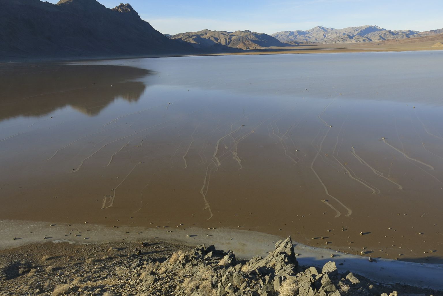 Vihma tagajärjel Surmaorus tekkinud veekogu