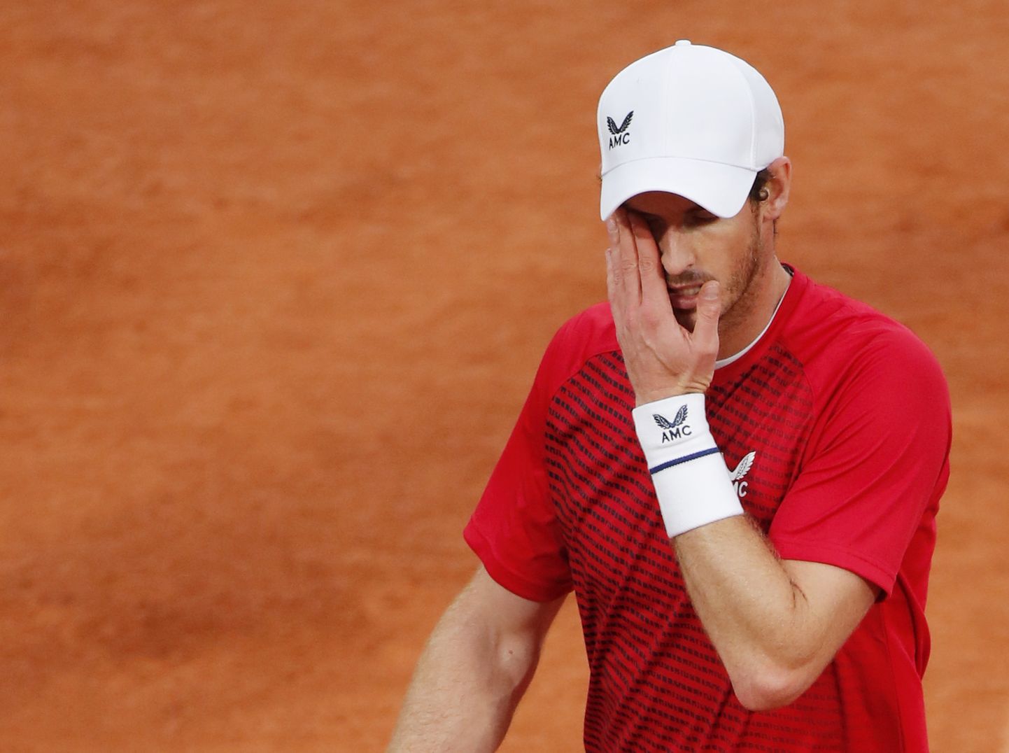 Andy Murray sai Pariisis toimuvatel Prantsusmaa lahtiste tennise meistrivõistluste avaringis kiire kaotuse.