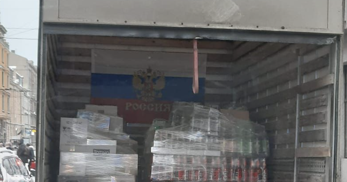 ФОТО В Риге заметили грузовик с флагом России: водителя уволили