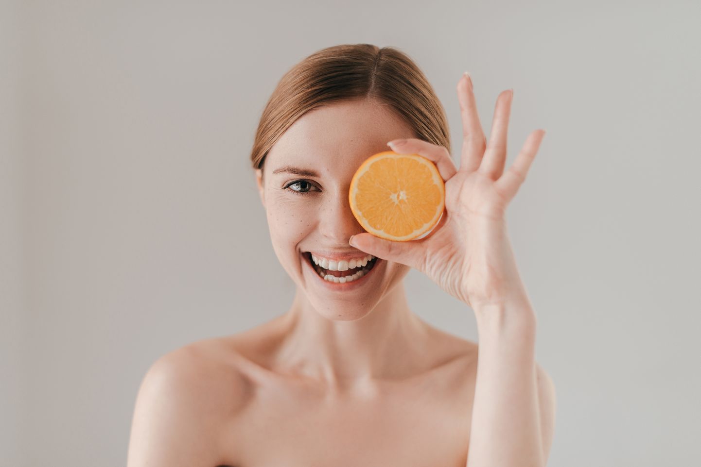 C-vitamiin aitab parandada naha väljanägemist.