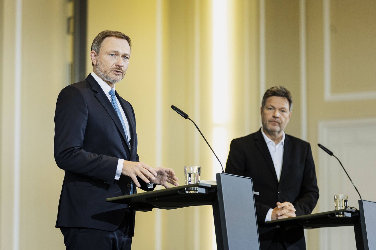 Saksamaa rahandusminister Christian Lindner (vasakul) ja majandusminister Robert Habeck (paremal).