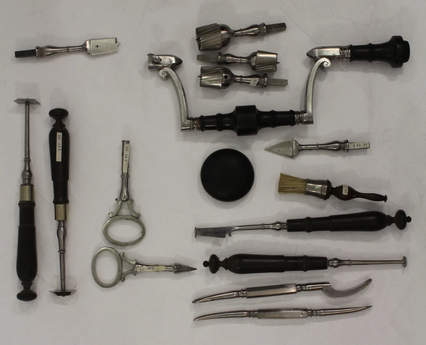 Trepanatsiooni komplekt.