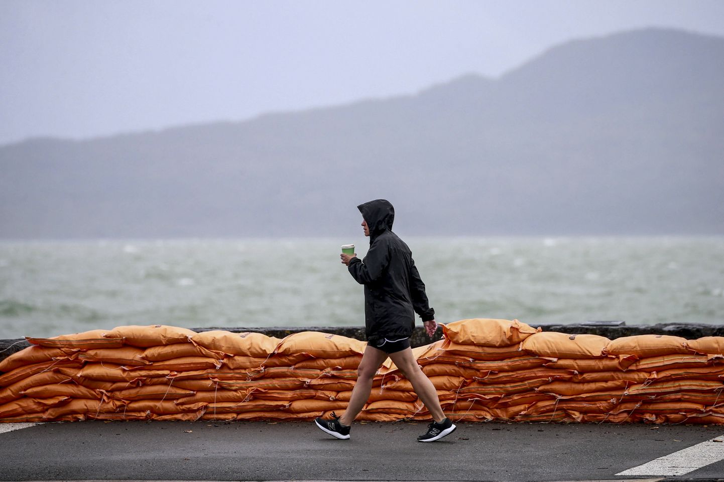 Vee takistuseks pandud liivakotid Uus-Meremaal Aucklandis. Põhjasaart tabas orkaan Gabrielle, milles tuule kiirus ulatub 140 kilomeetrini tunnis