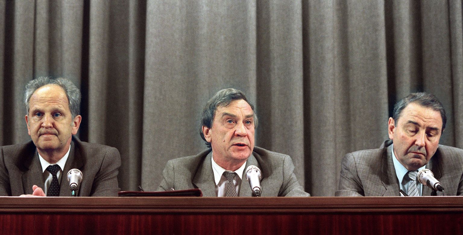 Члены ГКЧП Борис Пуго, Геннадий Янаев, Олег Бакланов на пресс-конференции 19 августа 1991 года.