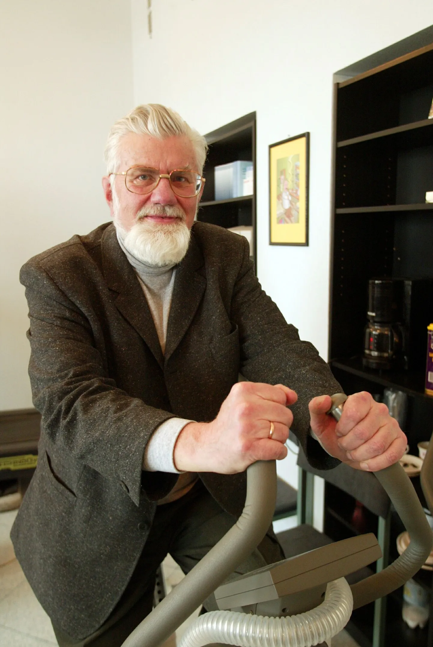 Pilt Tartu ülikooli emeriitprofessorist Atko-Meeme Virust on tehtud 19. veebruaril 2003.