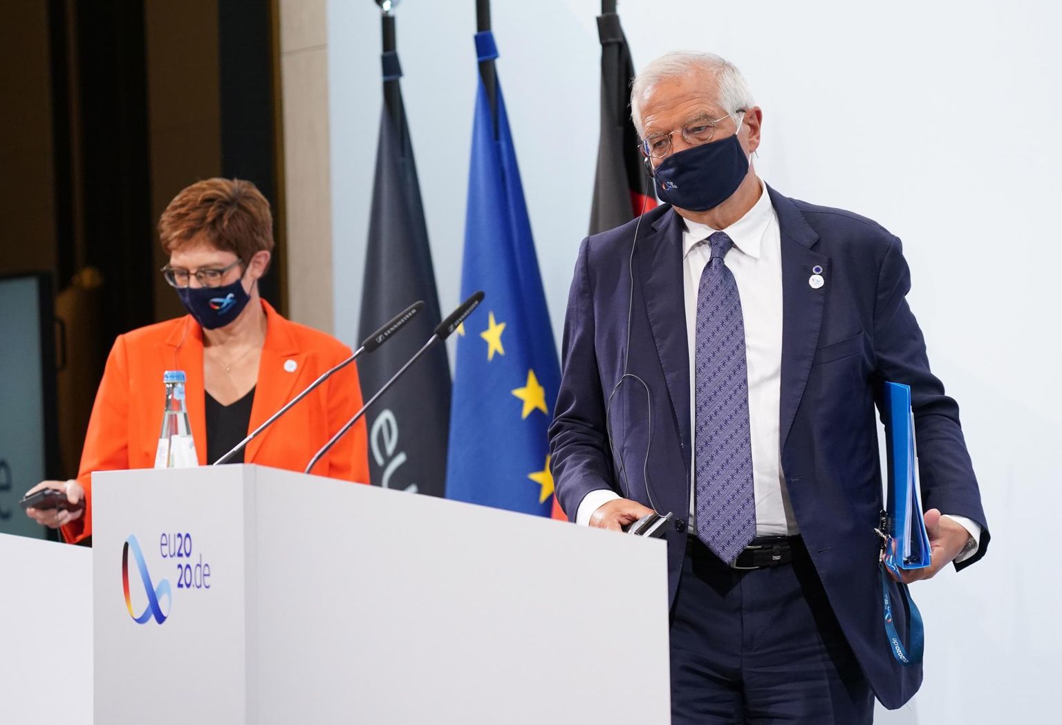 Saksa kaitseminister Annegret Kramp-Karrenbauer ja ELi kõrge esindaja Josep Borrell eileõhtusel pressikonverentsil.