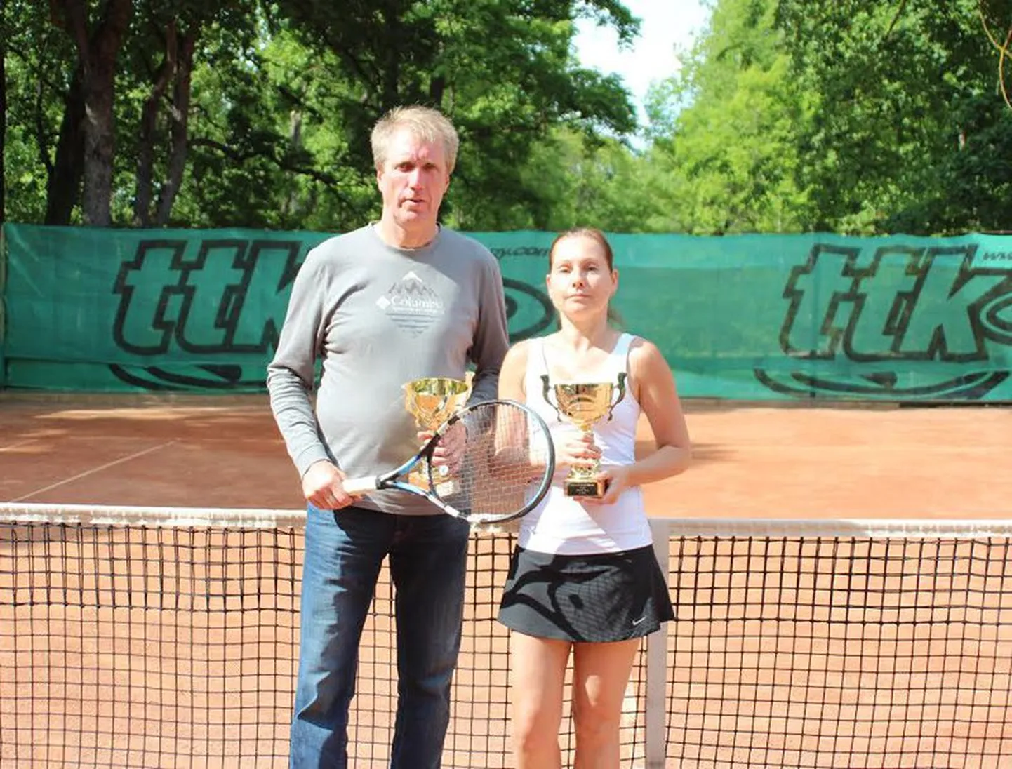 Rakvere linnapäevade puhul toimunud tenniseturniiri võitis Peep Priisalu ning Kristiina Saare duo.