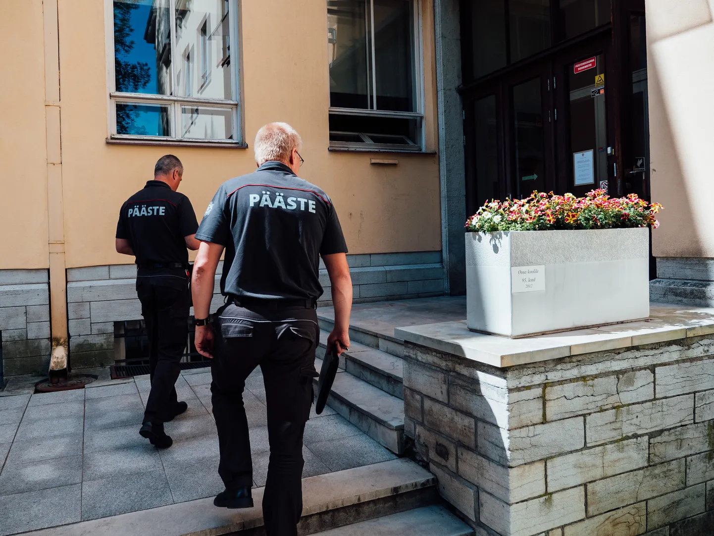 Päästeameti inspektorid kontrollivad tuleohutust 47 koolimajas, kuhu majutatakse enam kui 40 000 laulu- ja tantsupeolist.