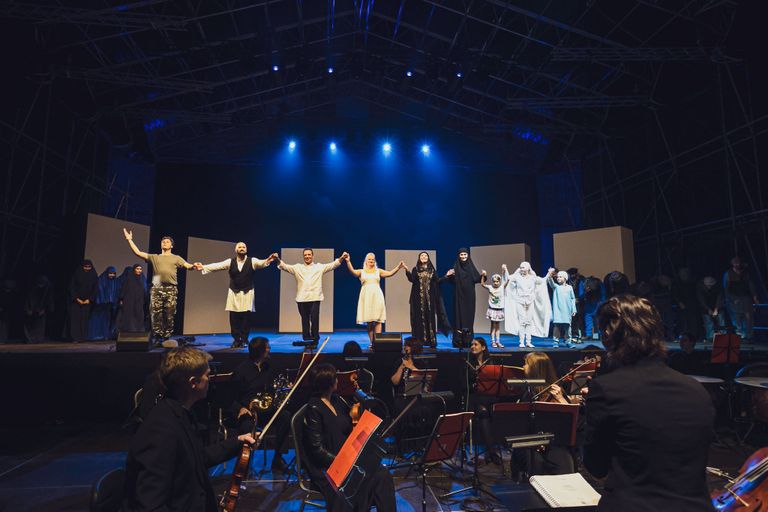 Одним из получателей поддержки является НКО "ContempArt", которое уже много лет организует Нарвские дни оперы. Исполнение оперы "Норма" состоялось на фестивале 2020 года.