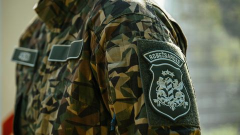 Tiesa atzīst par pamatotu robežsarga atlaišanu no dienesta par komentāru "krievi nepadodas"