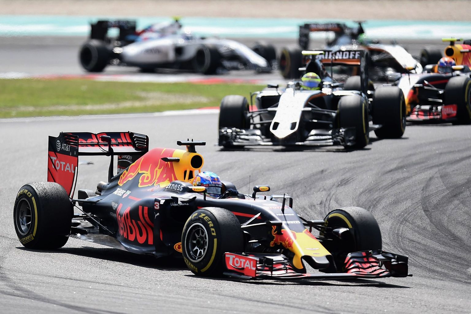 Daniel Ricciardo sel hooajal Malaisias kihutamas.