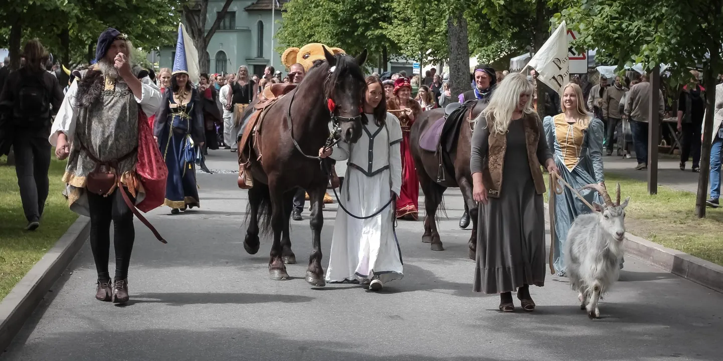 Hansapäevade selle aasta teema on ”Juurte juurde. Talu ilu ja elu”.