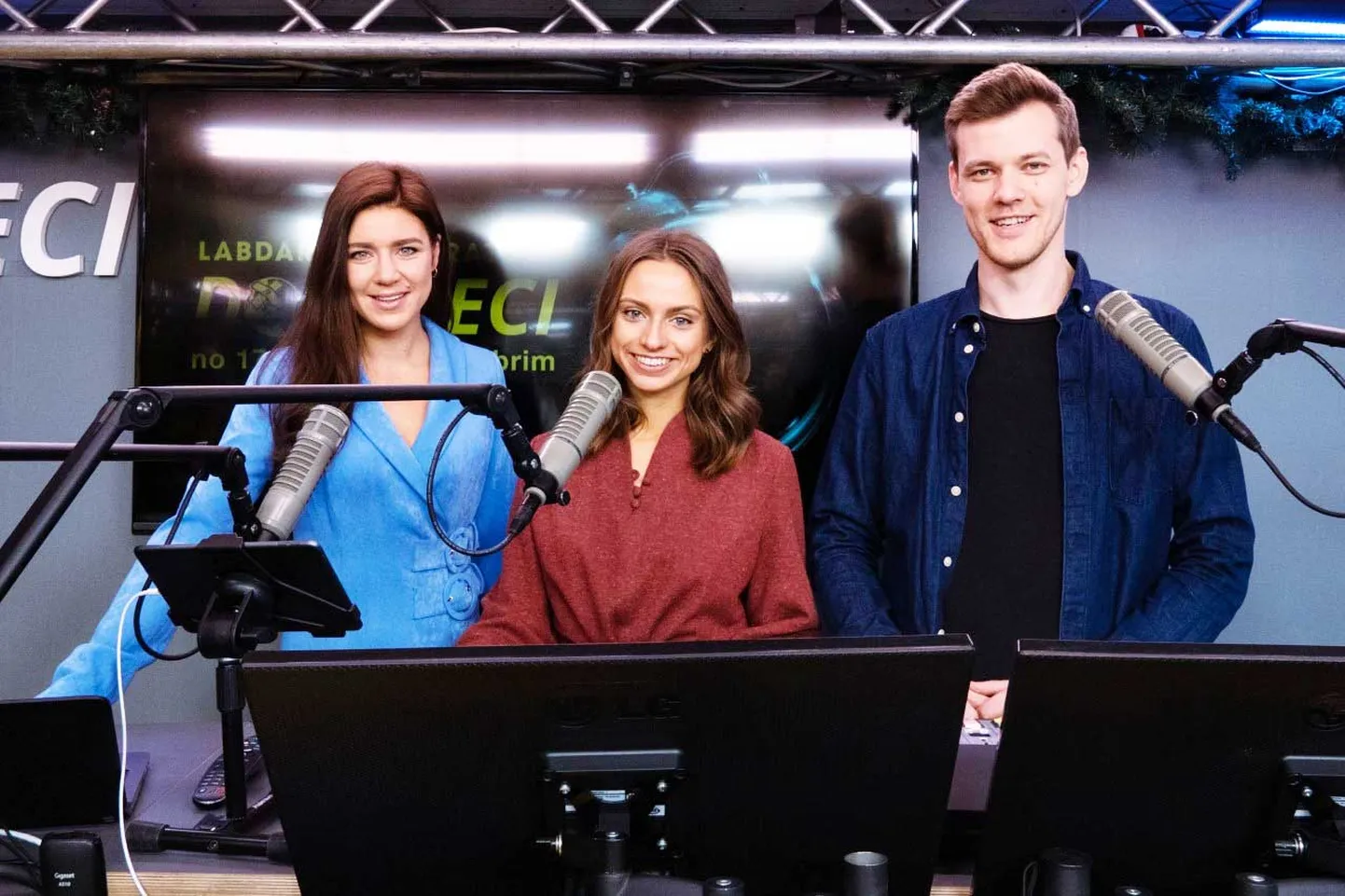 Magnuss Eriņš, Linda Samsonova un Elīna Baltskara