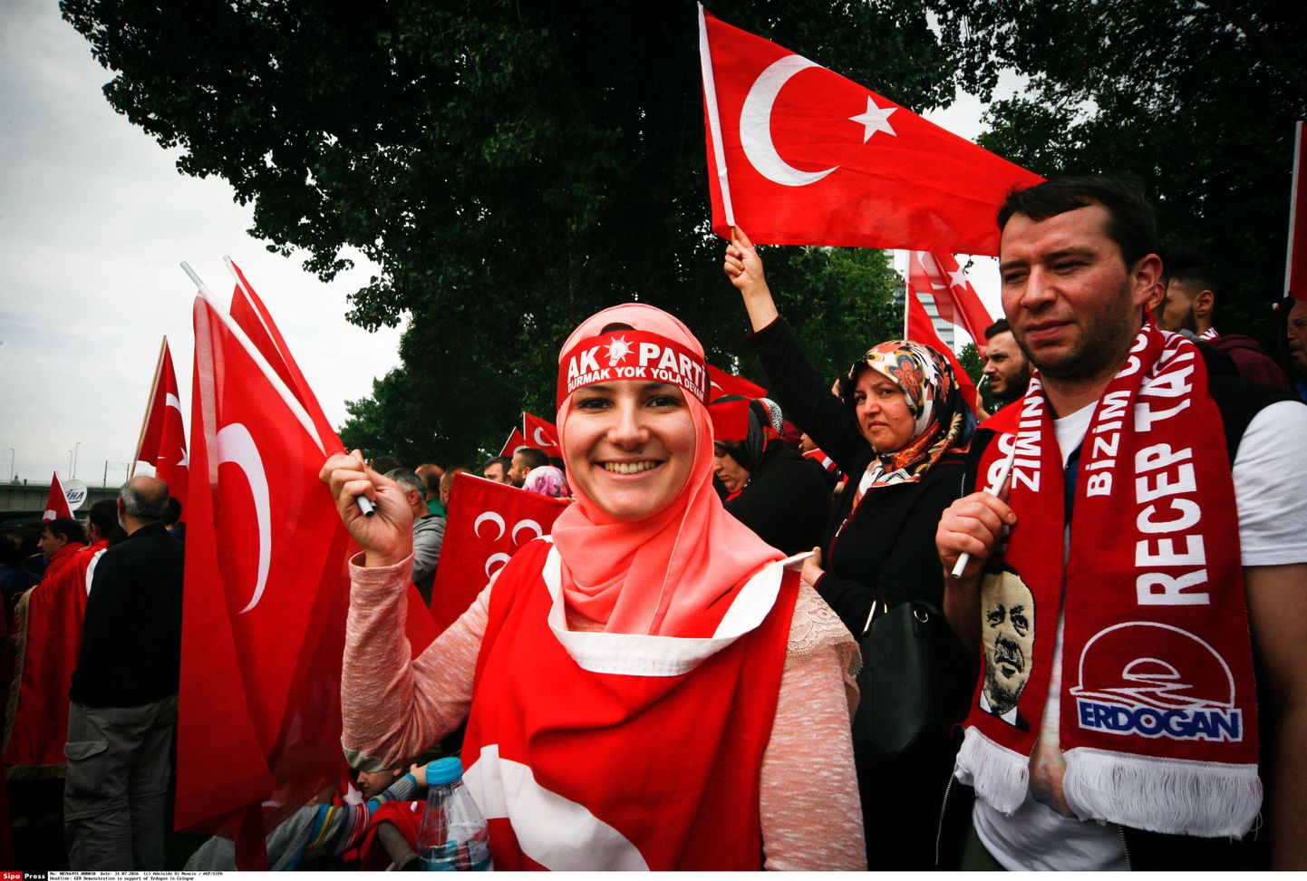 Türgi valitsust ja presidenti toetavad türklased käisid möödunud pühapäeval Kölnis massimeeleavaldusel.