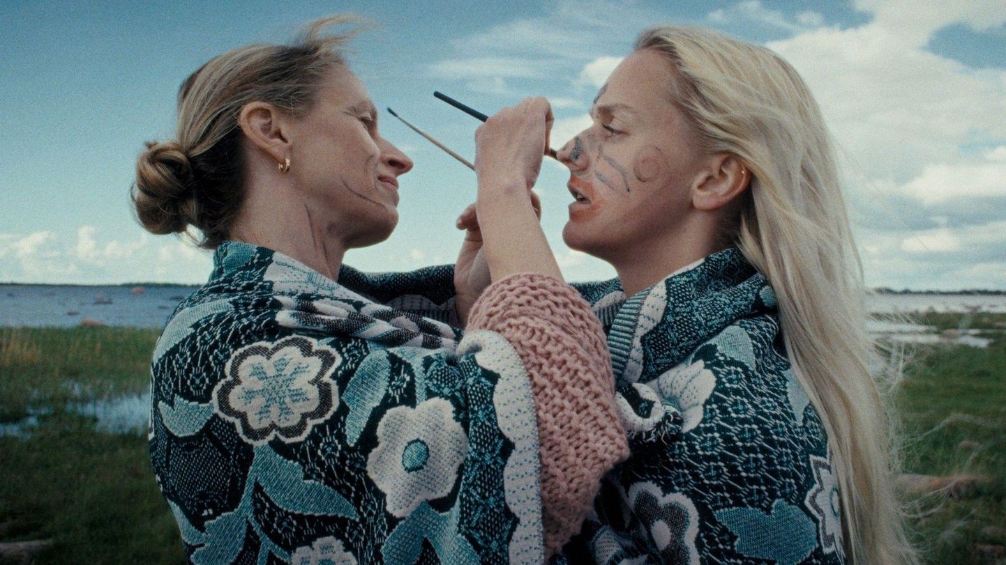 Eva Koldits ja Helena Lotman Eeva Mägi esimeses mängufilmis «Mo Mamma».