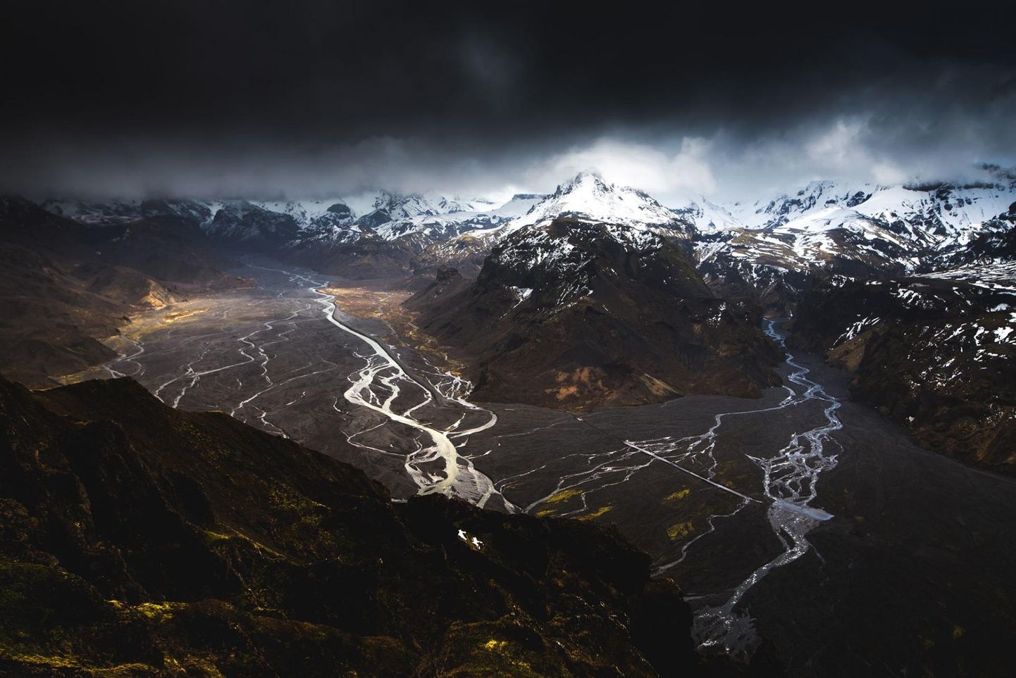 Dramaatiline looduspilt, mis tõi Hendrik Mändlale «Sony World Photography Awardsil» rahvuslikus kategoorias esikoha, on jäädvustatud Islandil Thórsmörki rahvuspargis.