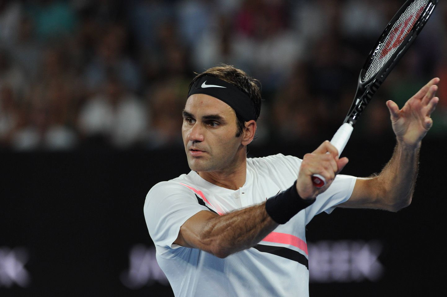 Tiitlikaitsja Roger Federer sammub Melbourne'is ka tänavu võidult võidule.
