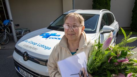 VIDEO ⟩ Auto loositi välja Viljandimaa pensionärile