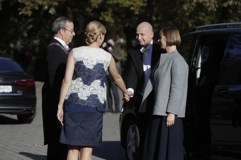 Presidendiameti üleandmise tseremoonia algas Kadriorus presidendipaaride kohtumisega. / Mihkel Maripuu