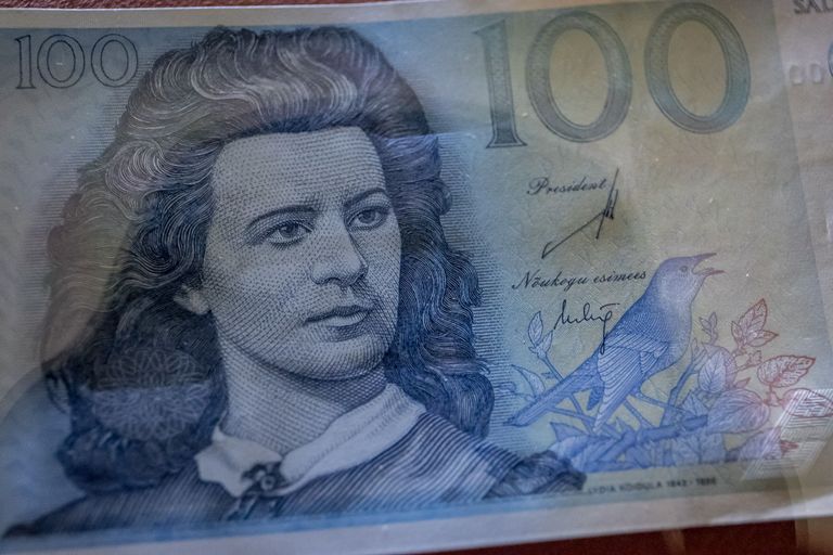 100-kroonine rahatäht, esiküljel Lydia Koidula.