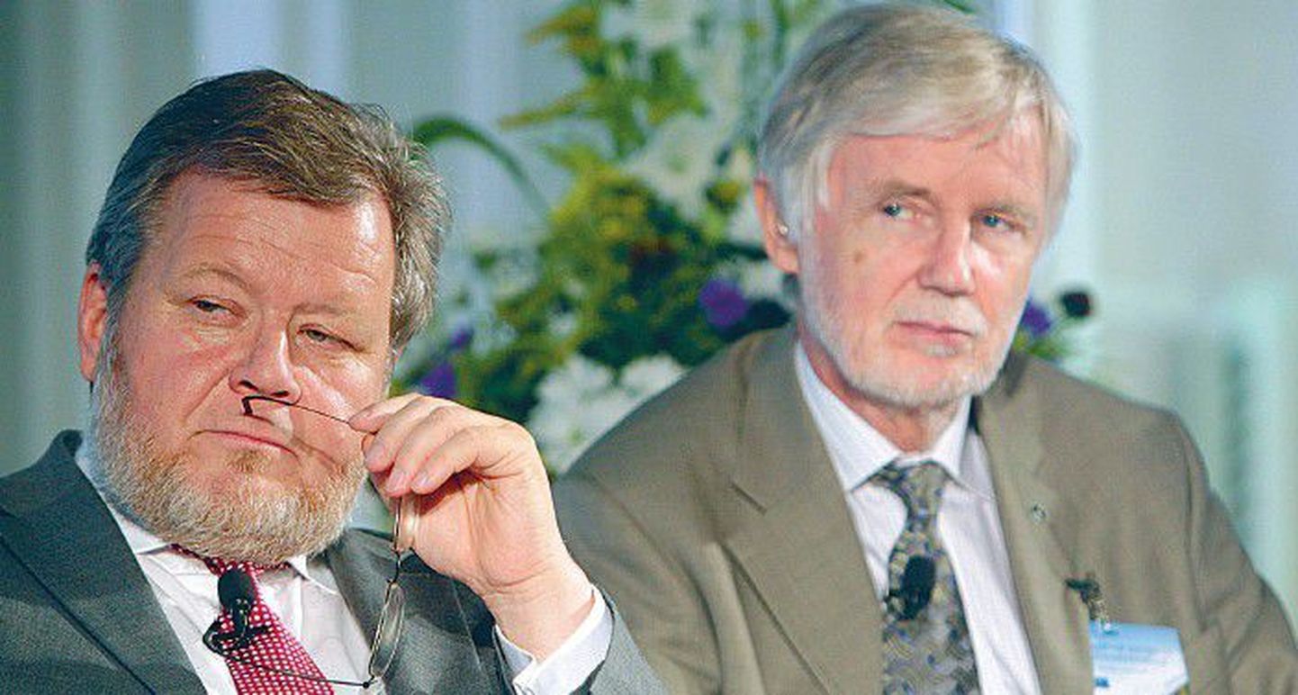 Islandi välisminister Össur Skarphedinsson (vasakul) ja Soome välisminister Erkki Tuomioja möödunud laupäeval Tallinnas toimunud konverentsil «20.08.1991 – 20 aastat hiljem». Tuomioja sõnul on Euroopa Liit kaotanud oma hääle maailmas.