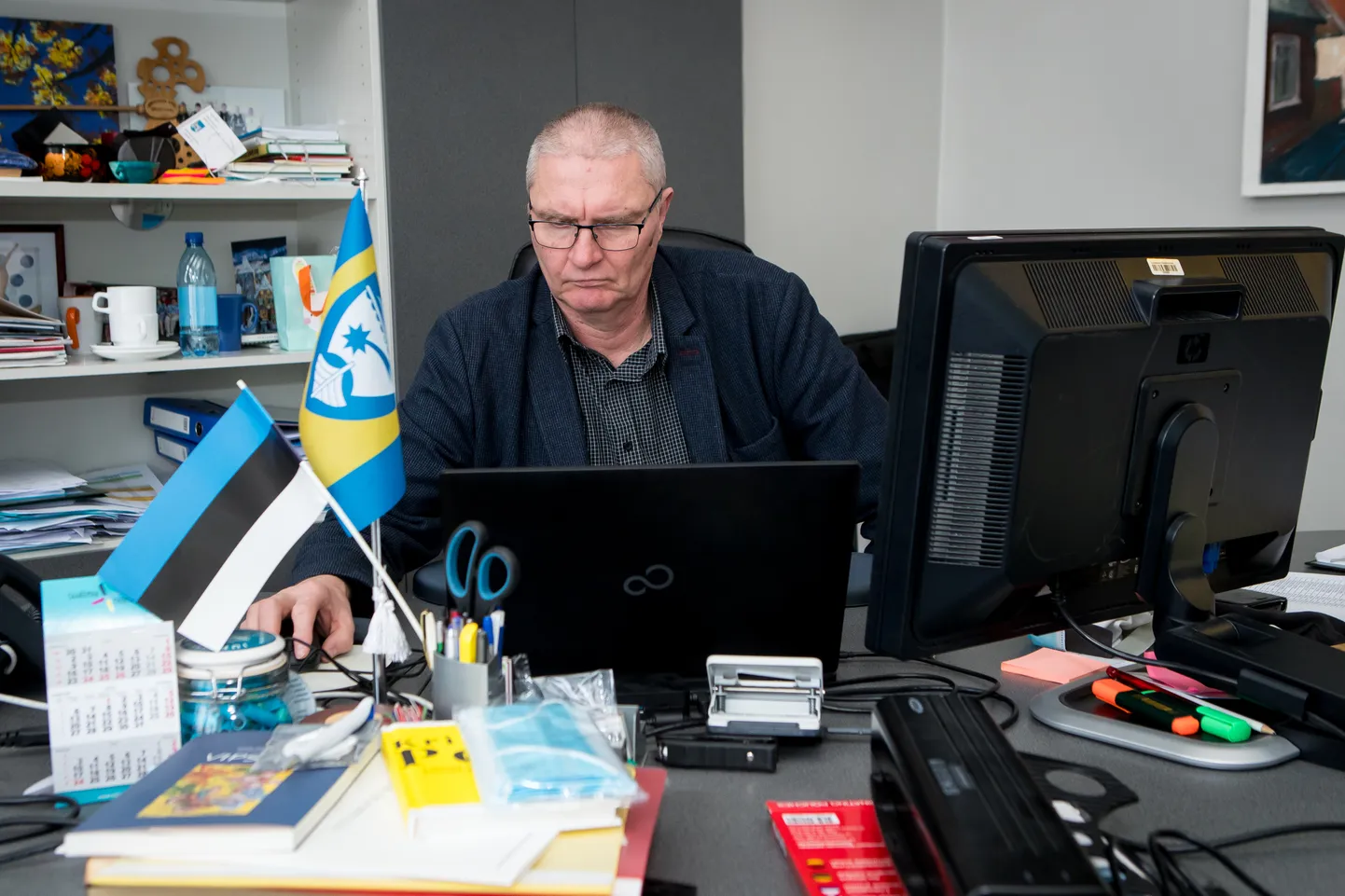 DISTANTS: Vanalinna kooli direktor Tõnu Erin osales juba eile praeguse aja kombe kohaselt koosolekul distantsilt. Pärast koolivaheaega hakkavad nii suhtlema ka õpilased.