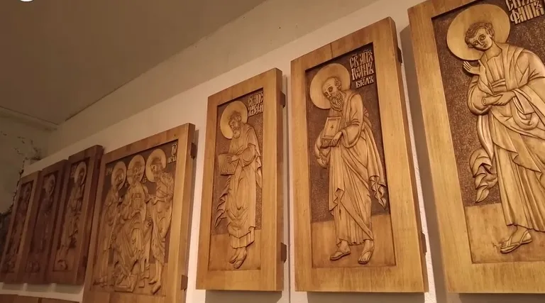 Резные иконы Павла Варунина