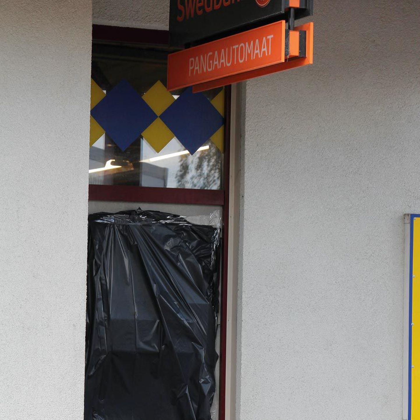 Täna varahommikul rünnati Swedbanki Suure-Jaanis asuvat sularahaautomaati.