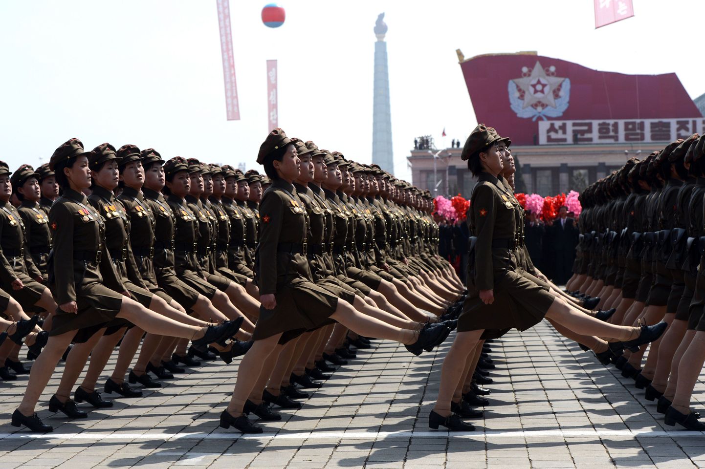 Põhja-Korea sõjaväe paraad Kim Il-sungi mälestuseks.