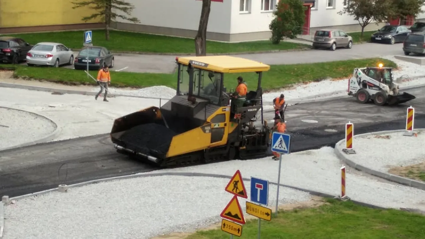 Suur-Aia tänava asfalteerimine.