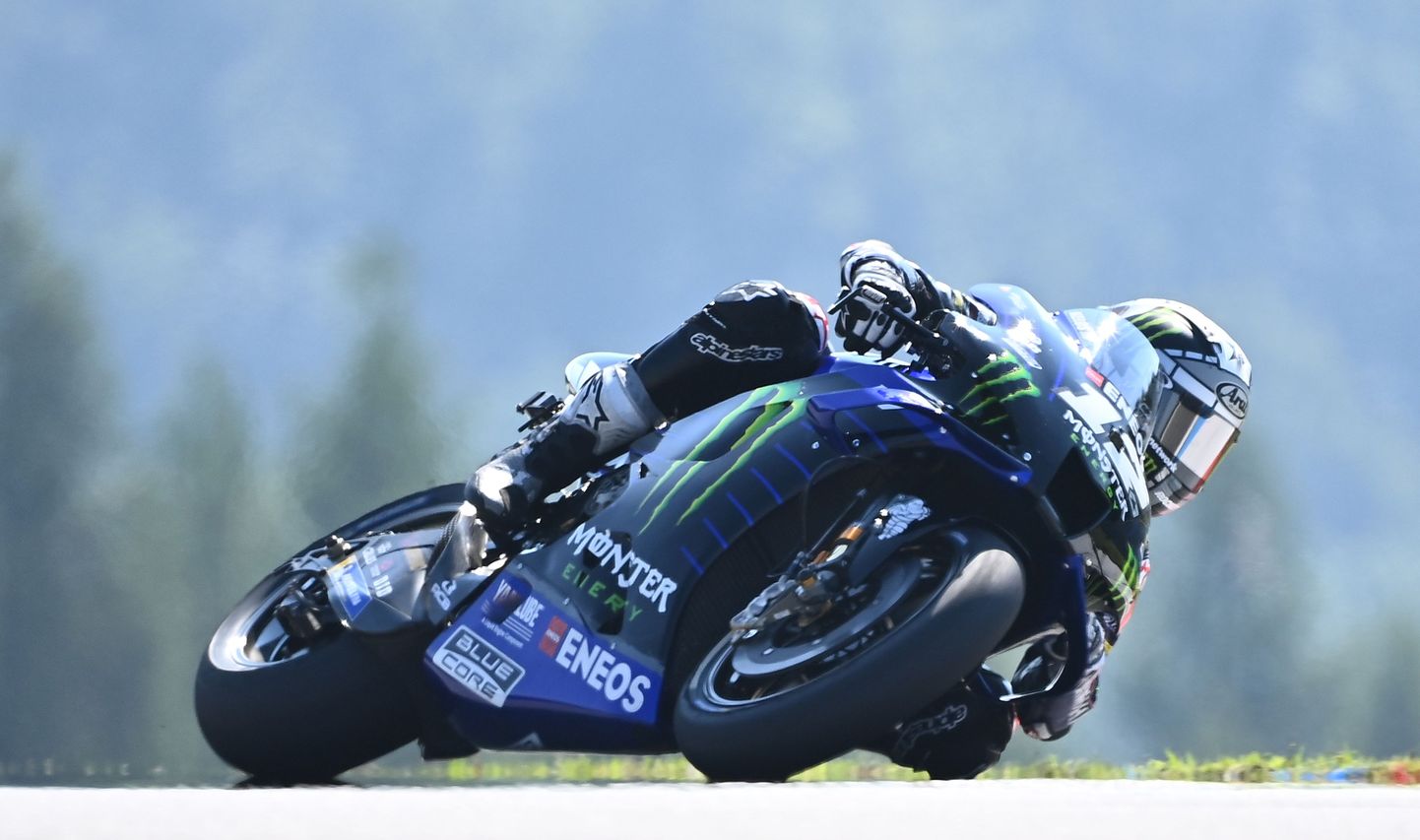 Monster Energy Yamaha hispaanlasest sõitja Maverick Vinales enne avariid Brnos Masaryki ringrajal treeningsessioonil.