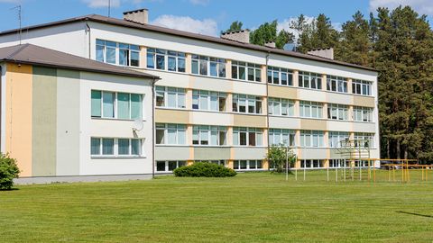 Vastseliina gümnaasiumis vägivallatsenud noorele määrati kohustused. «Mitmekesi ühe lapse löömine on tõsine tegu.»
