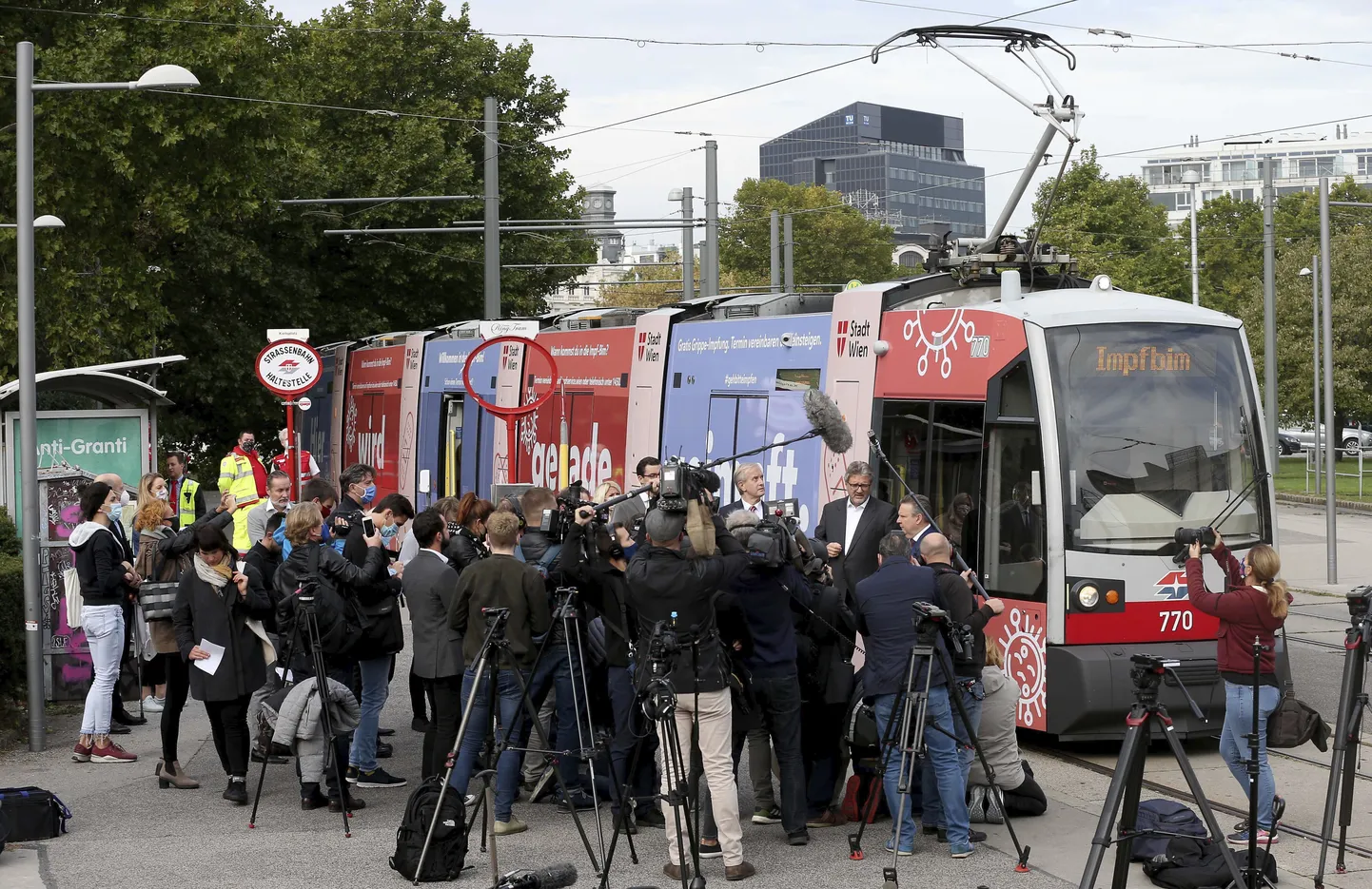 Alates tänasest sõidab Austria pealinnas Viinis ringi vaktsiinitramm, mille pardal saab lasta end gripi vastu vaktsineerida.