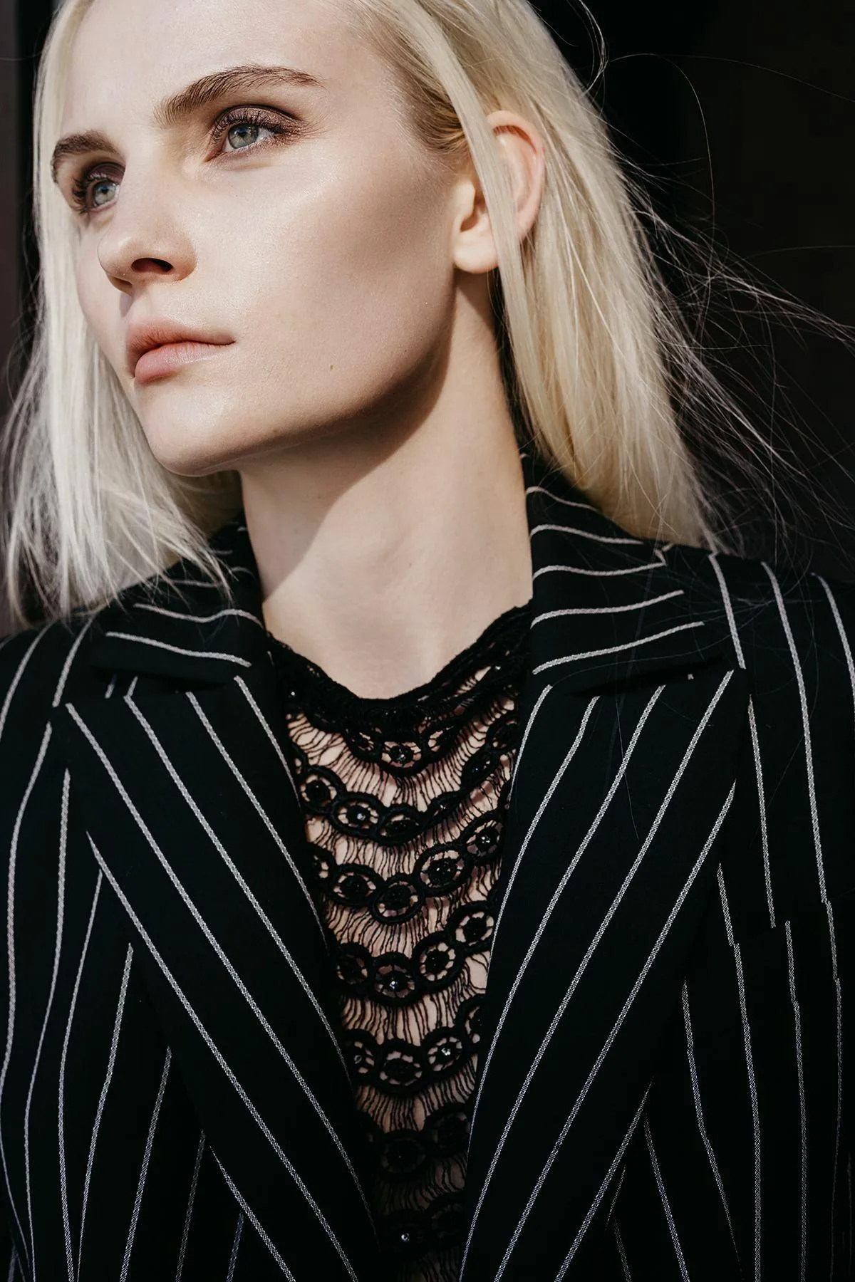 Oksana Tandit loob glamuurset ja pitsilist sooneutraalsust.