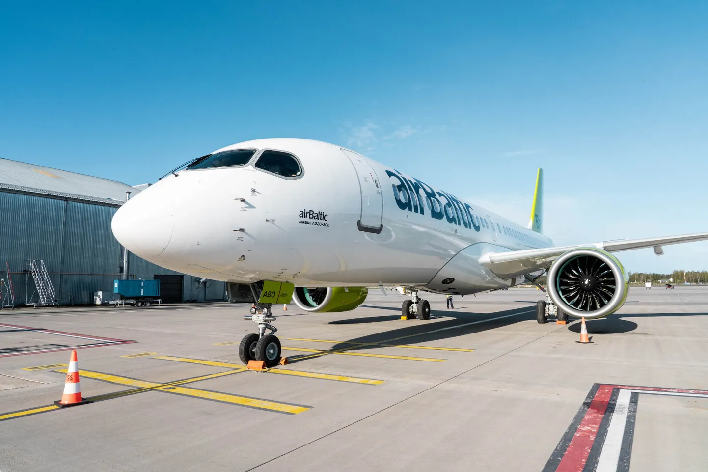 "airBaltic" saņem kārtējo "Airbus" A220-300 lidmašīnu
