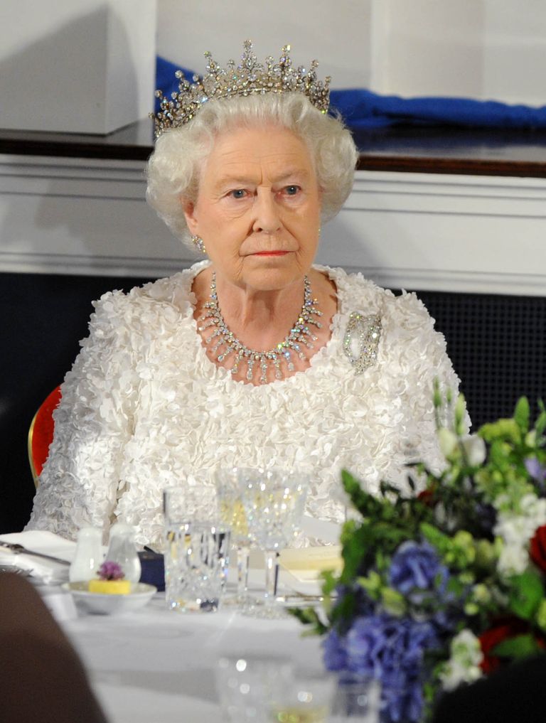 Elizabeth II kandmas 2010. aastal tiaarat