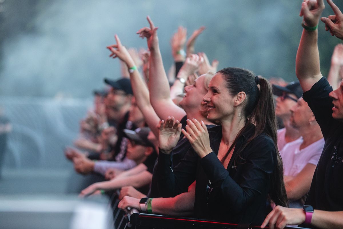 Depeche Mode esineb Tallinna lauluväljakul 6.8.2023. Fännitarid