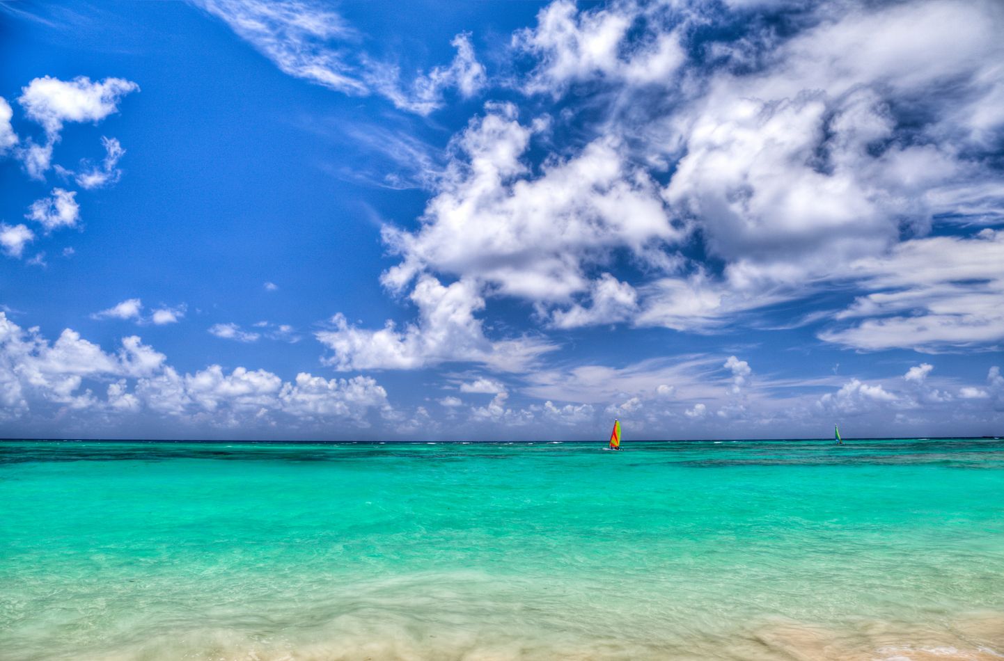 Dominikaani Vabariik on täis rannaahvatlusi. Pildil veed Punta Canas.