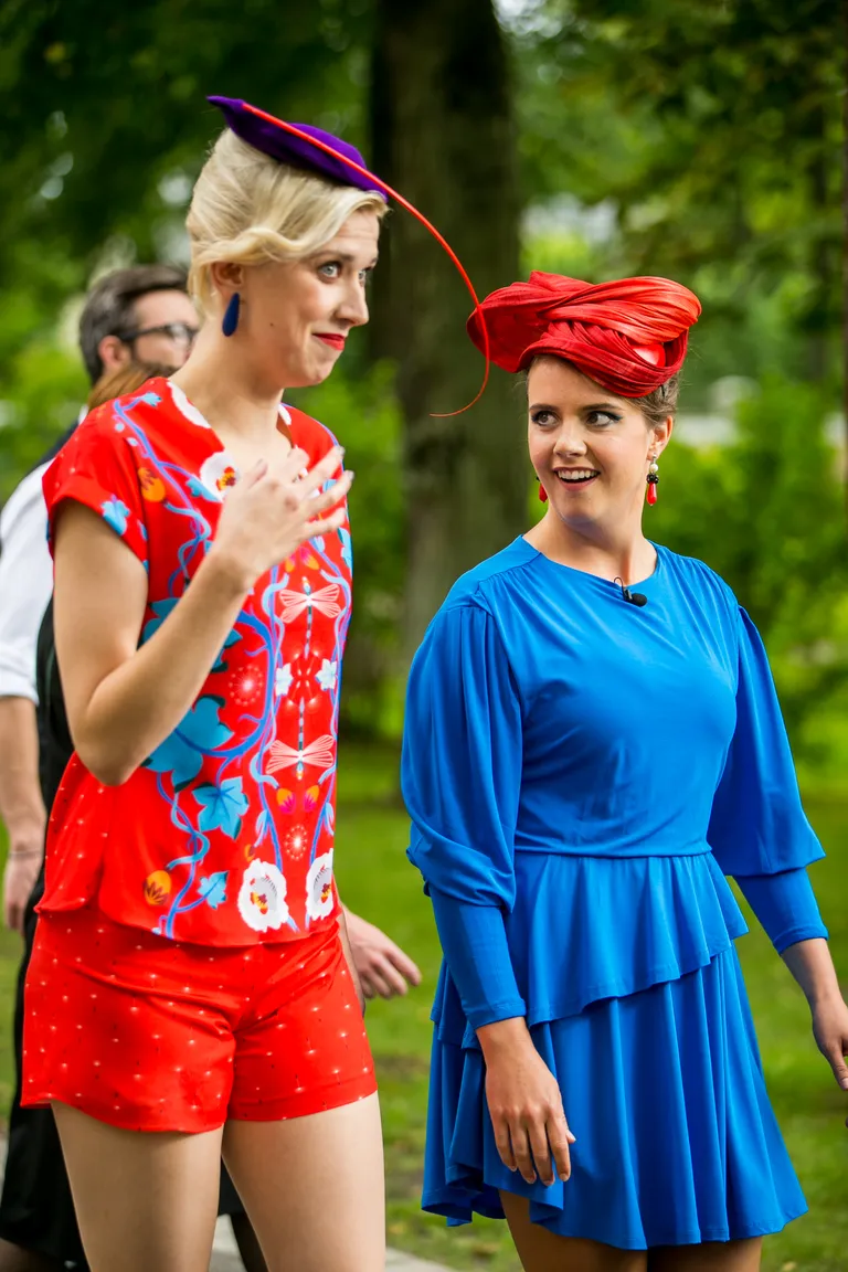 Presidendi vastuvõtt Kadrioru lossi roosiaias.