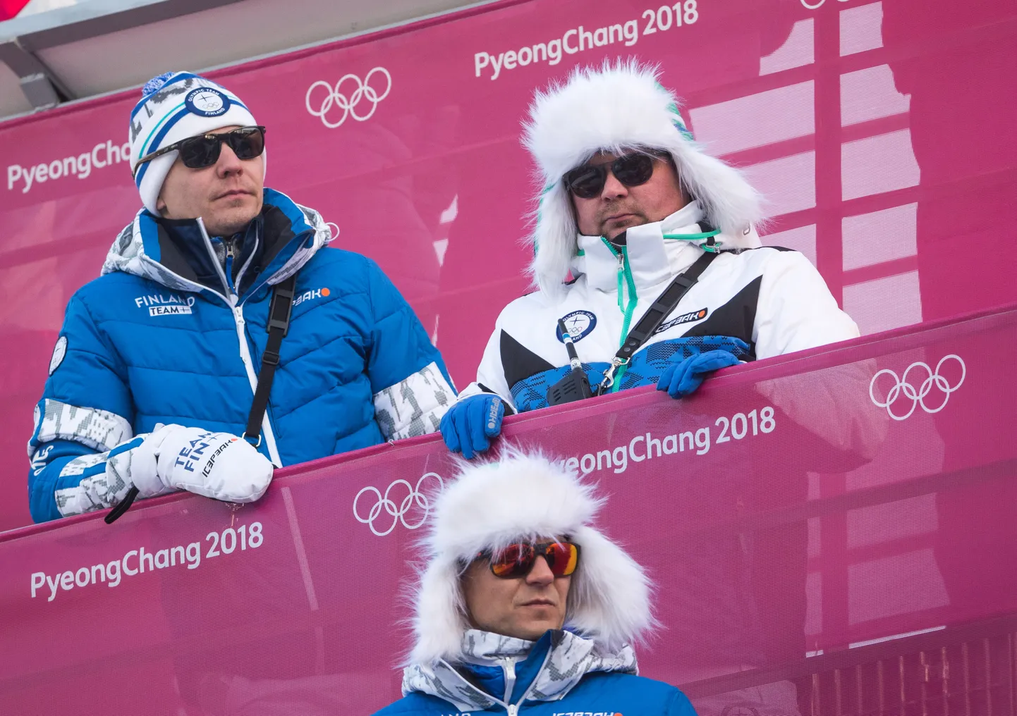 Petter Kukkonen (vasakul) Pyeongchangi olümpial Soome koondist juhendamas.