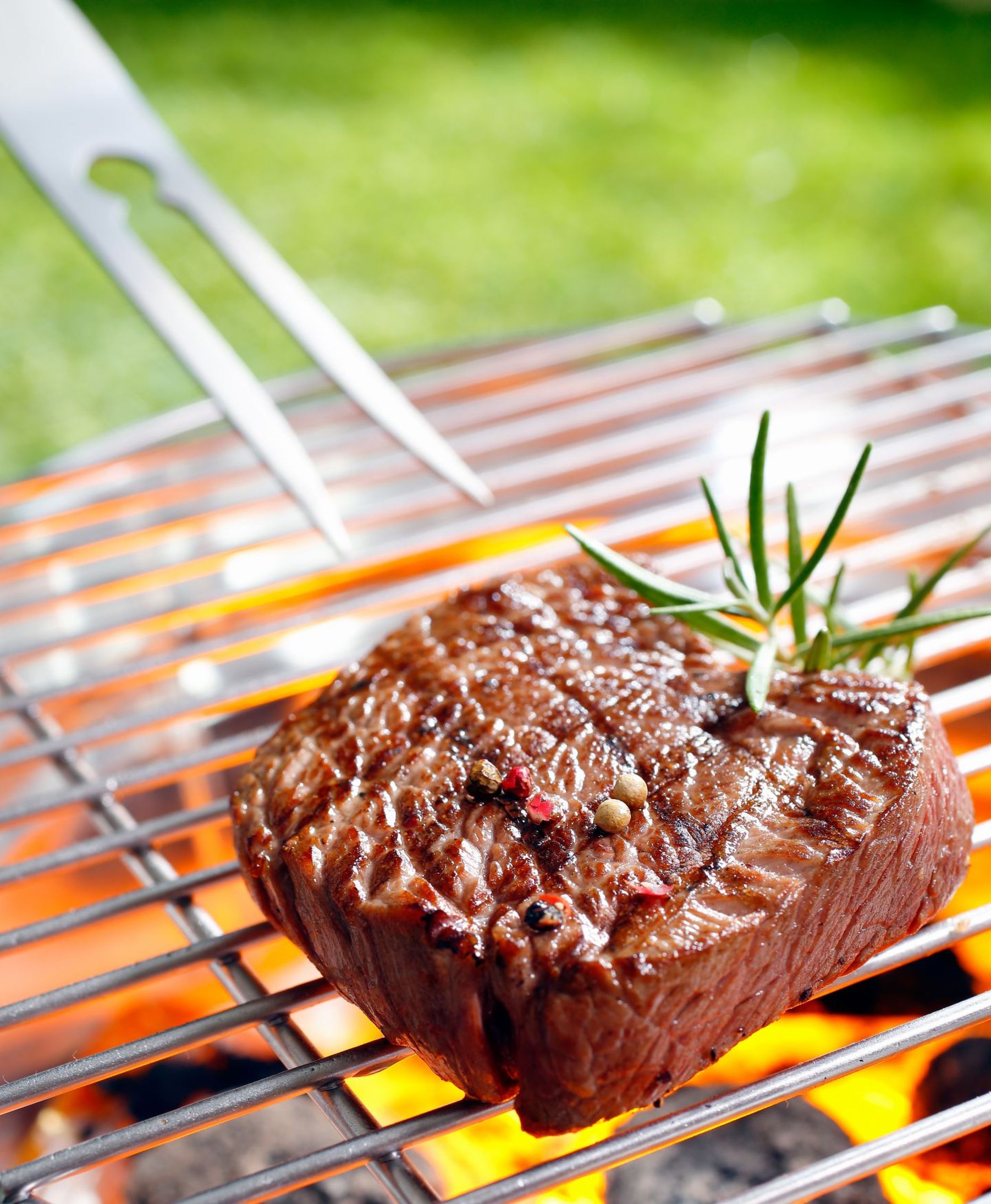 Onkoloogi sõnul tõstab jämesoolevähiriski näiteks liigne punase liha tarbimine.