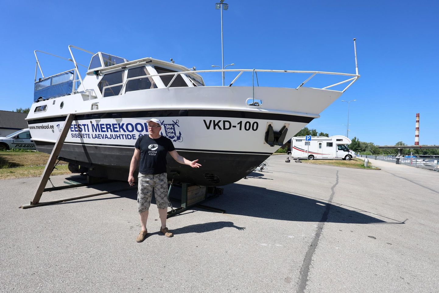 Esmaspäeval ootas õppelaev Eesti merekooli Tartu filiaali juhatajat Indrek Särge veel Karlova sadamas. Tänase veeskamise eel oli tarvis teha veel mõned väiksemad hooldustööd.