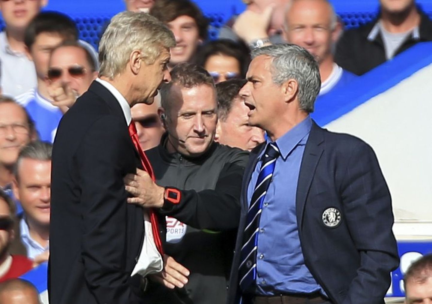 Arsene Wenger (vasakul) ja Jose Mourinho on tulised rivaalid.